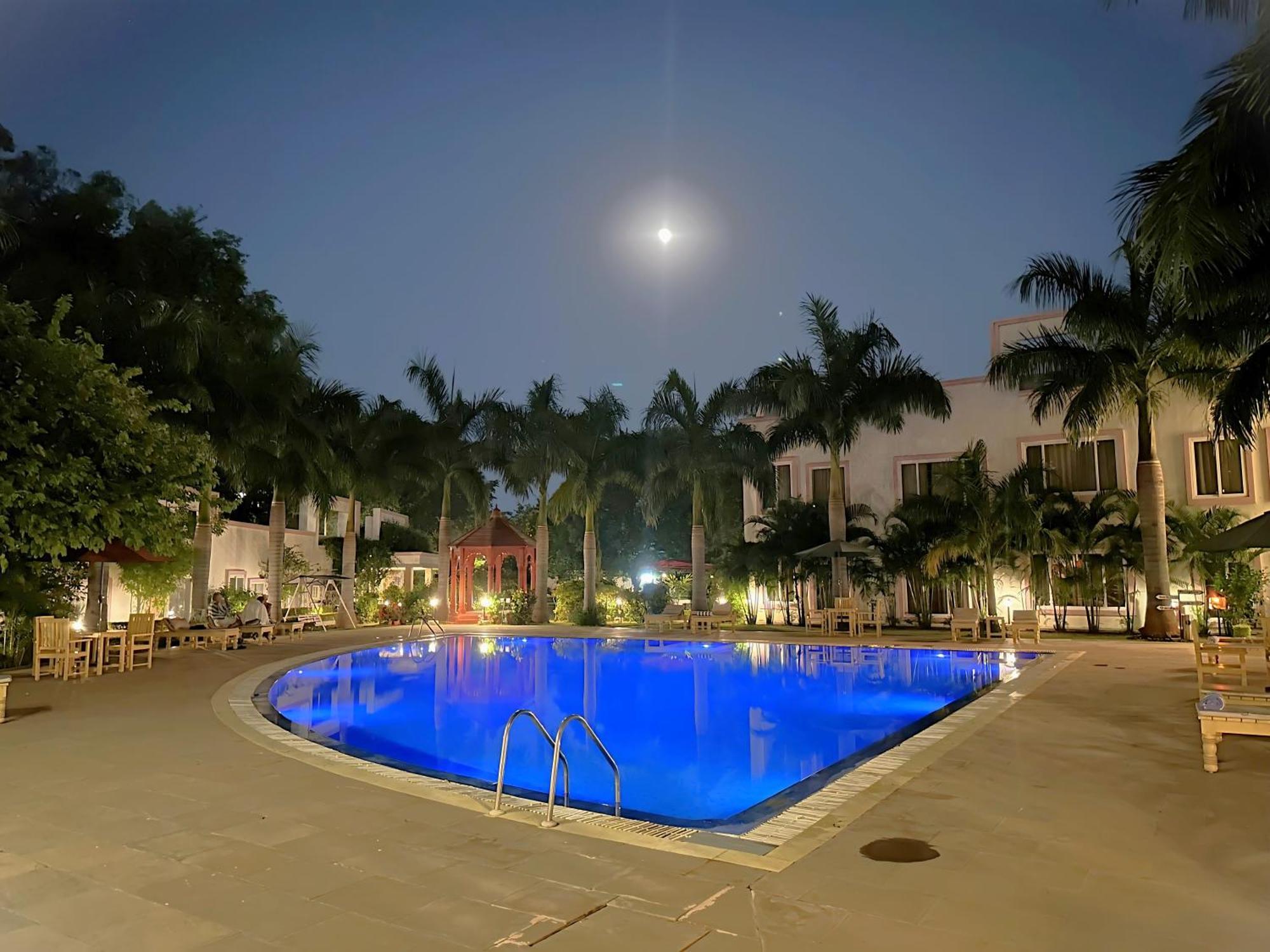 Hotel Golden Tulip Khajurāho Exterior foto